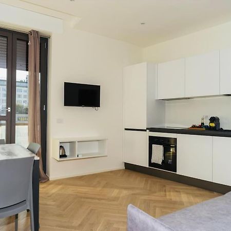 Sky View -Porta Nuova- Appartamento 7 Con Terrazzo Milan Luaran gambar